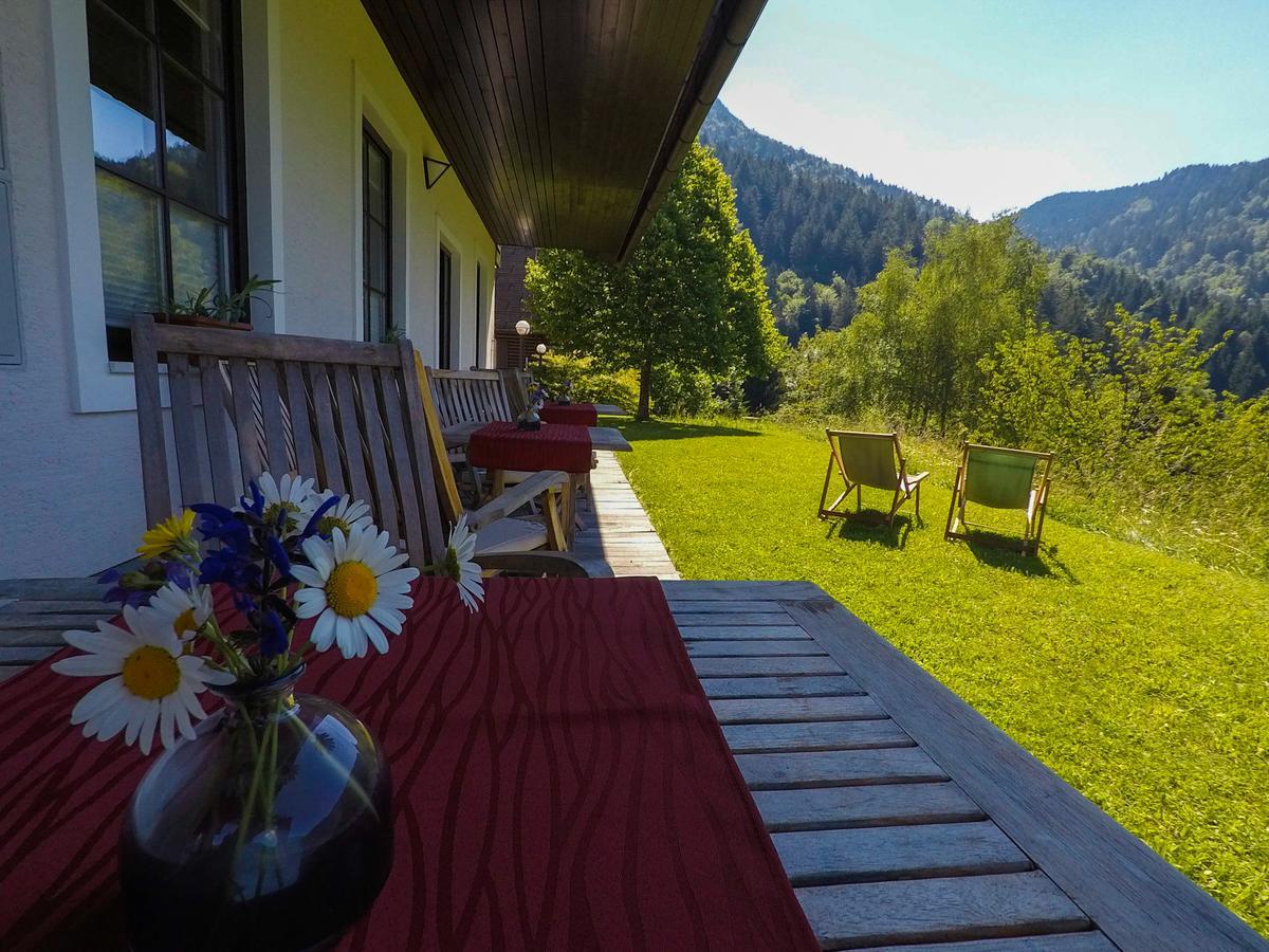 Karami Mountainhouse Bed & Breakfast Trzic Ngoại thất bức ảnh